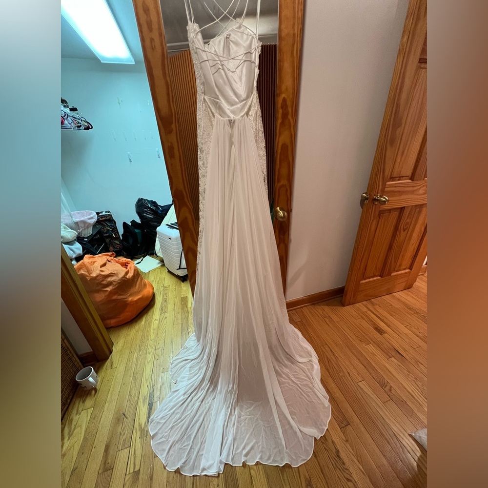 Lulus wedding dress - never worn!